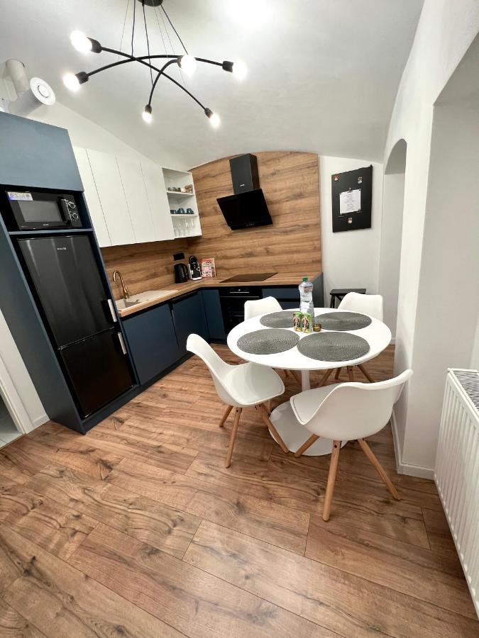 Apartment R&L Lazovna Apt 1 - Old Town And Parking Banska Bystrica Exterior photo